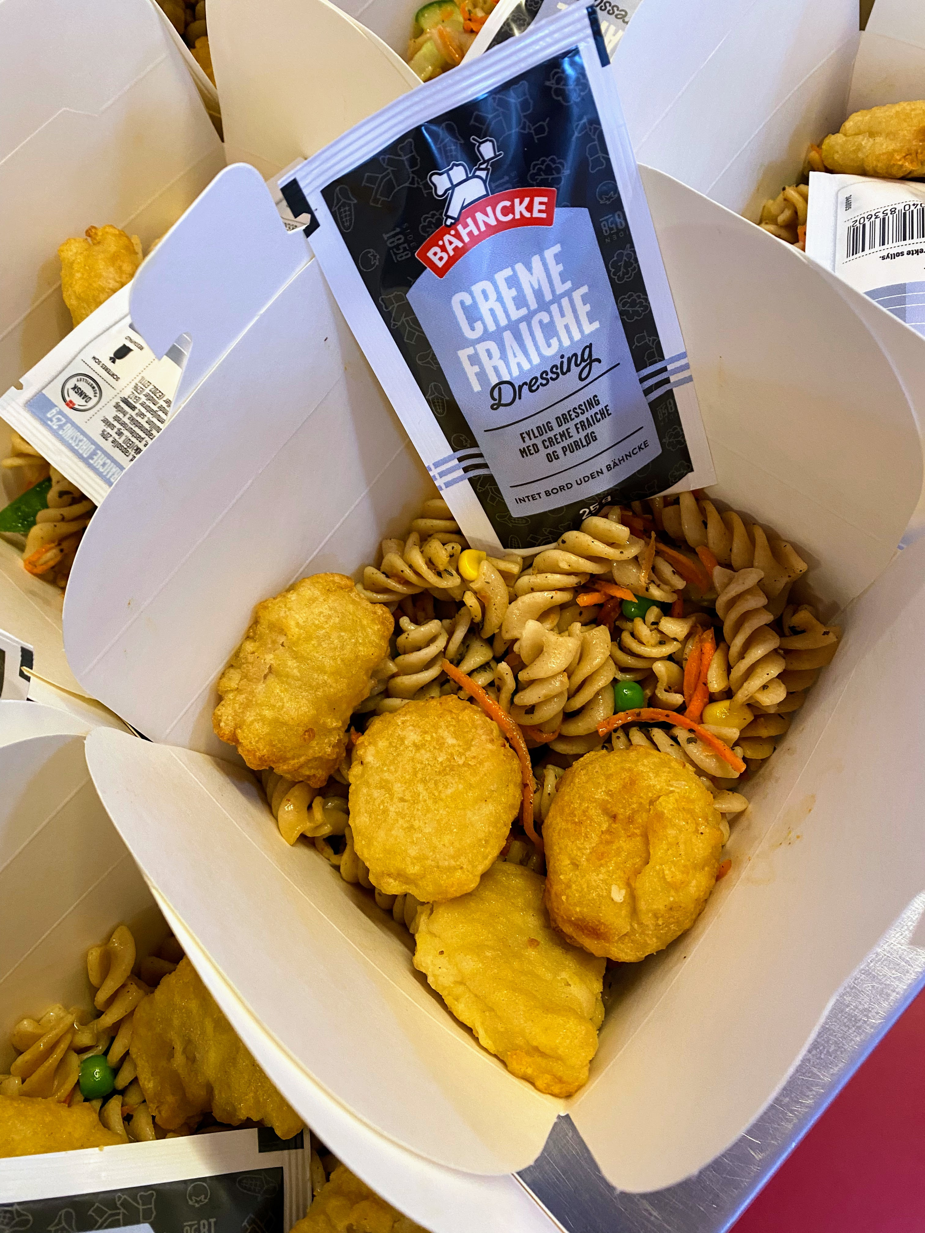 Pastasalat med nuggets