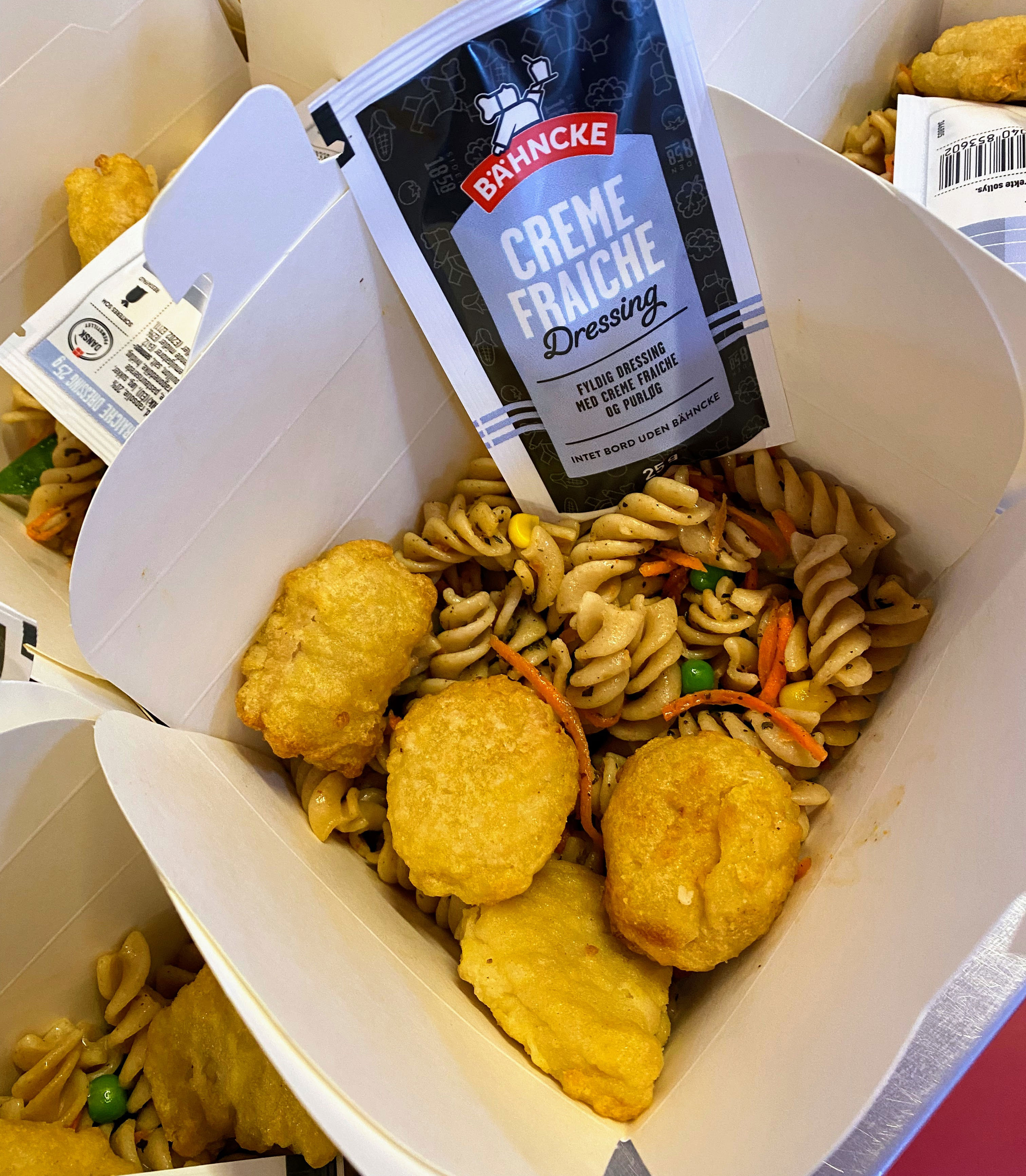 Pastasalat med nuggets