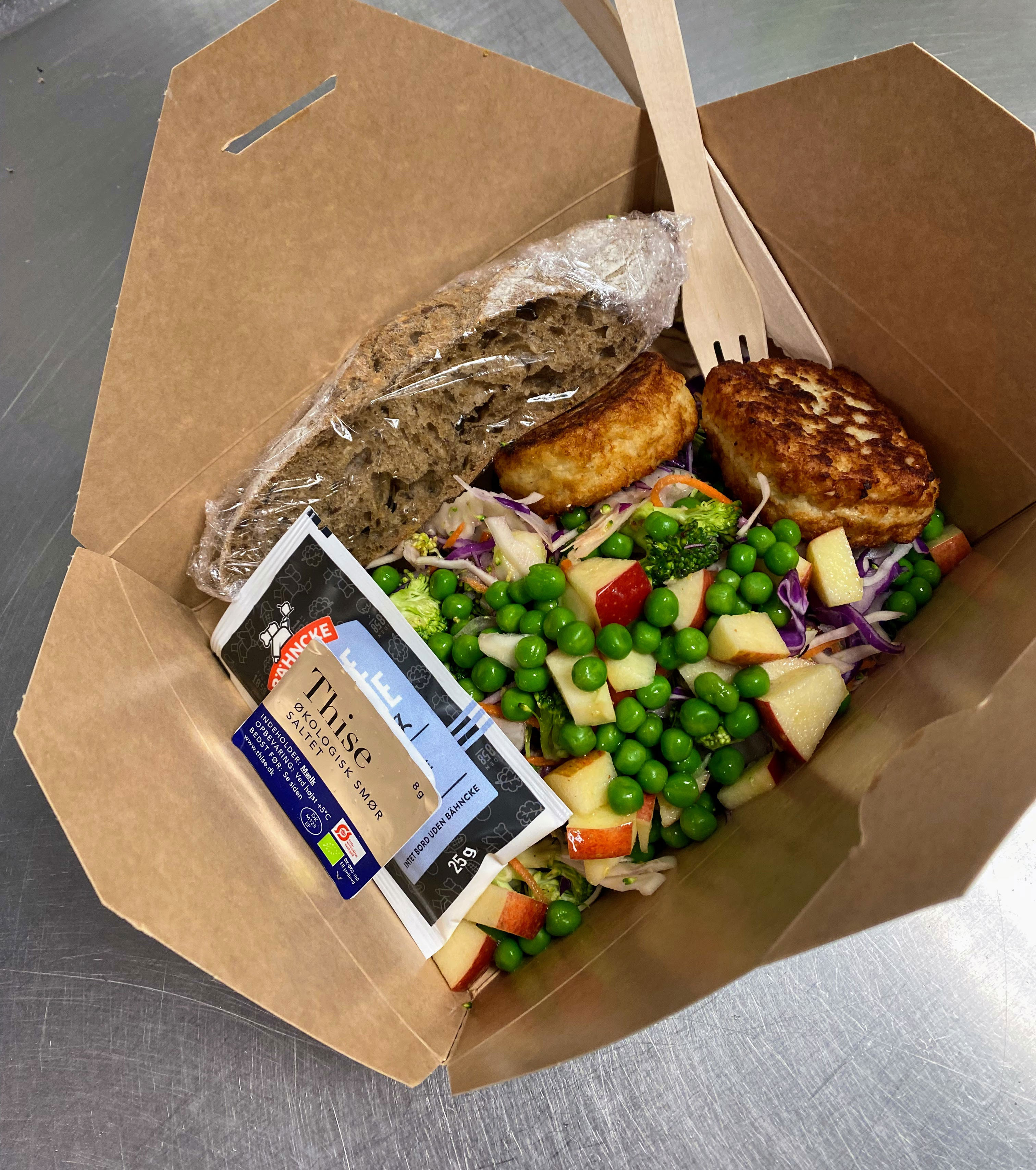 Salat med fiskedeller