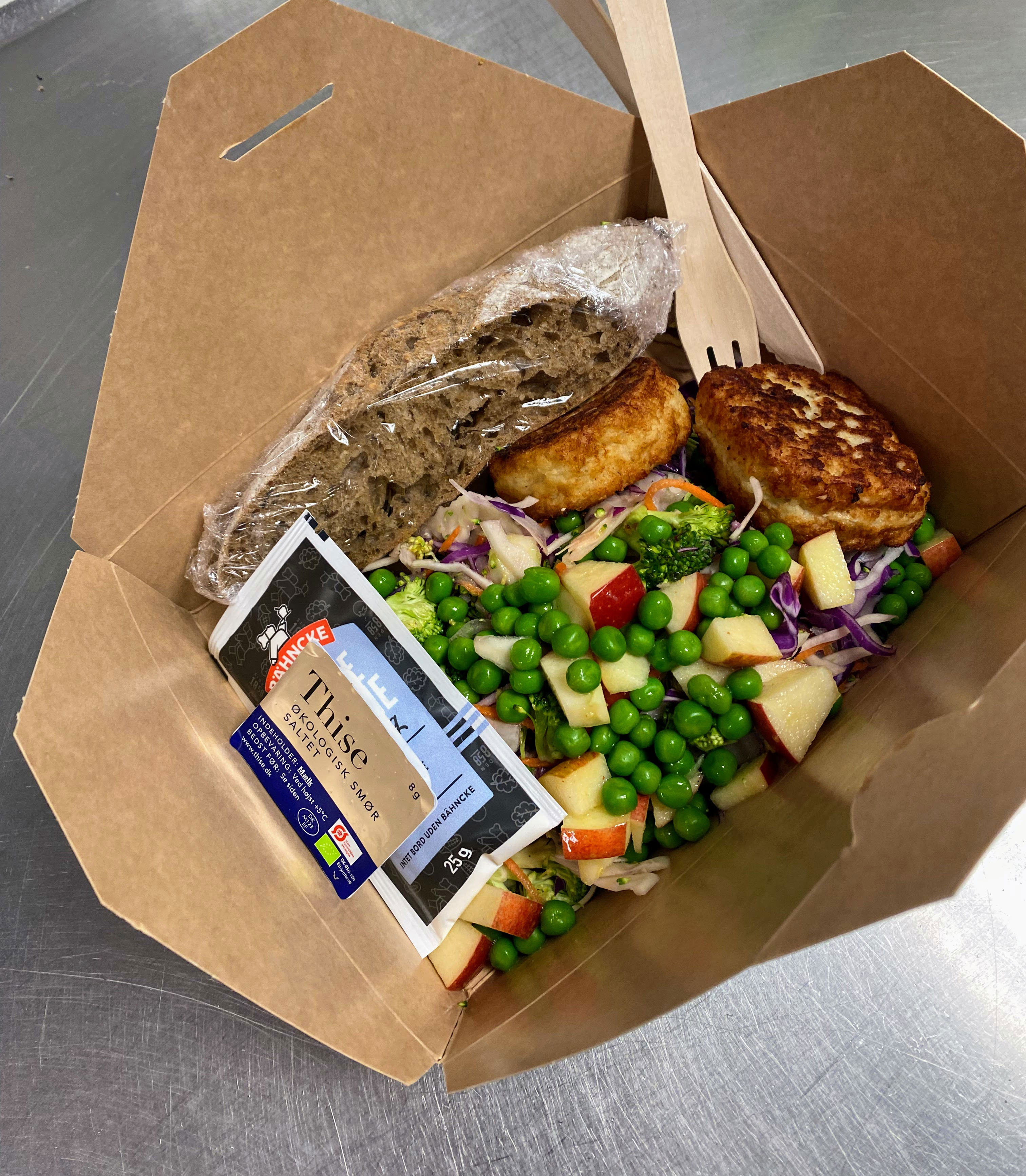 Salat med fiskedeller