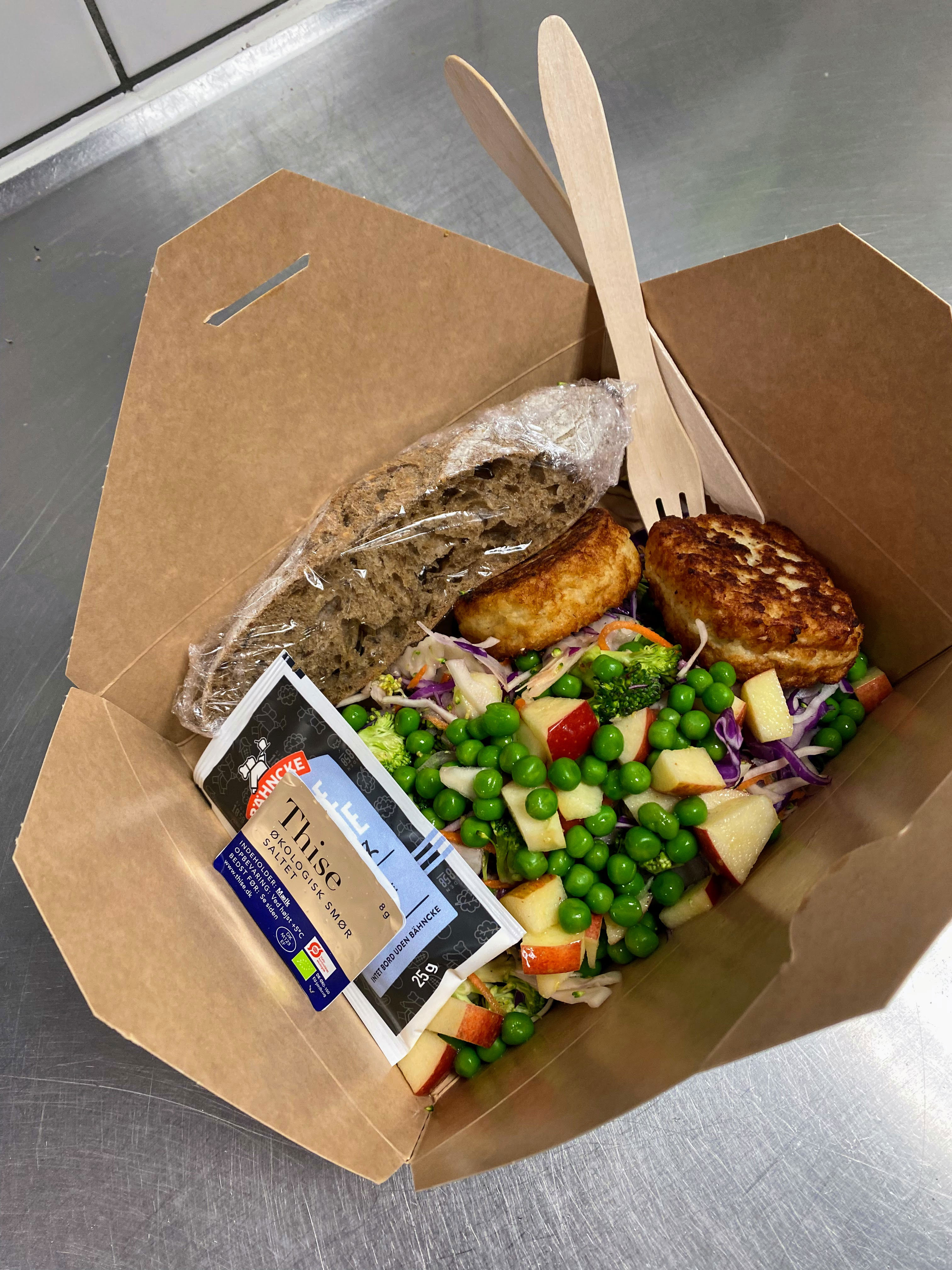 Salat med fiskedeller